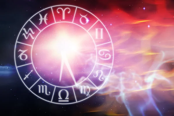 Orologio con vari segni zodiacali — Foto Stock