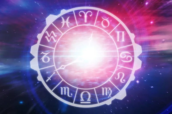 Relógio com vários signos do zodíaco — Fotografia de Stock