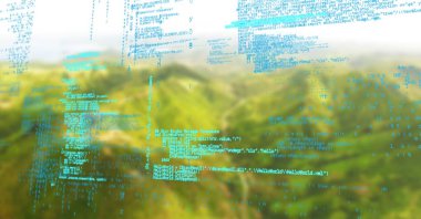 Yeşil bulanık dağlar karşı mavi kod