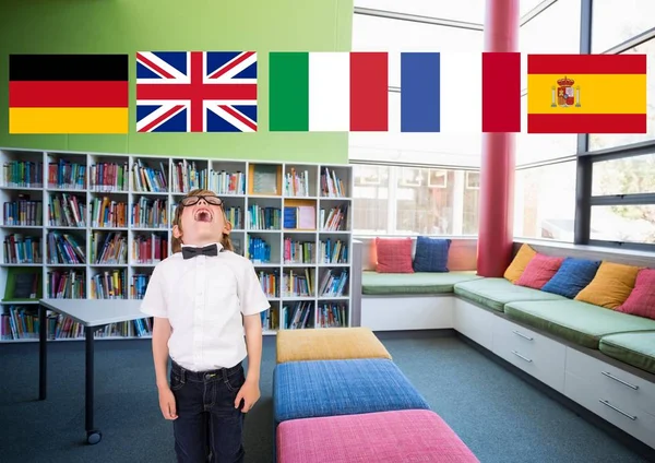 Bandeiras de idioma principal sobre menino na escola — Fotografia de Stock