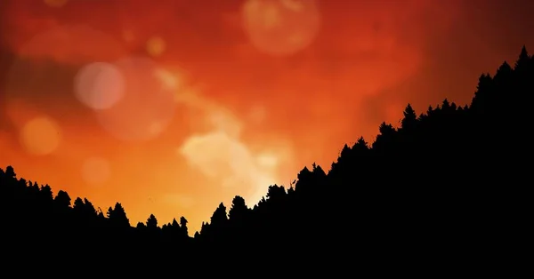 Sylwetka górskie przeciwko niebo podczas zachodu słońca — Zdjęcie stockowe