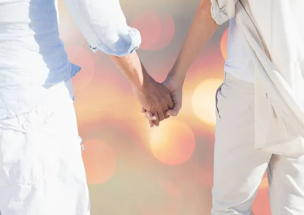 Coppia tenendosi per mano — Foto Stock