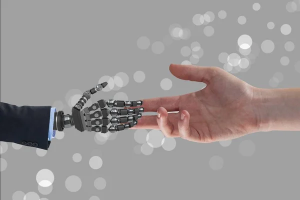 Ανθρώπων και ρομπότ παραδίδοντας τα χέρια τους σε γκρι φόντο — Φωτογραφία Αρχείου