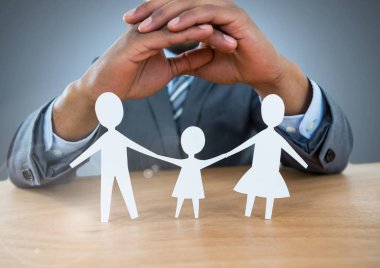 Aile koruyucu el altında kesip