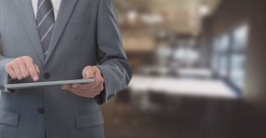 İşadamı holding tablet Office