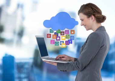 Laptop bulut ile apps simgeleri mavi hareket kamusal alan tutan işkadını