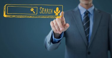 İş kadın kalem ve beyaz fikir bölümle orta doodle 