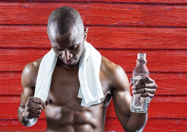 Fitness homme avec eau et serviette — Photo