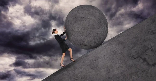 Affärskvinna som driver en 3d sten boll ovanför henne — Stockfoto