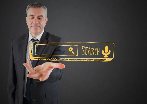 Homme d'affaires distribuer avec barre de recherche jaune sur fond gris — Photo