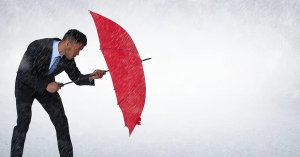 Obchodní muž blokování dešti s deštníkem proti bílým pozadím — Stock fotografie
