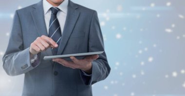 Arka plan iş adamı holding tablet parlak yıldız ile sanki