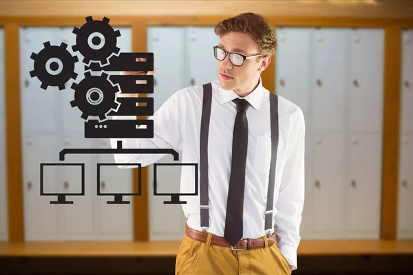 Empresario con gafas está dibujando contra el fondo de la habitación del servidor — Foto de Stock