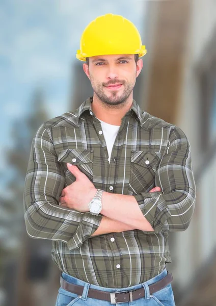 Obrero de la construcción en frente de la obra — Foto de Stock