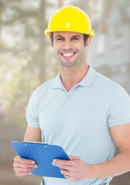 Bauarbeiter mit Grafik vor Baustelle — Stockfoto