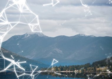 Dağ ve su karşı beyaz ağ