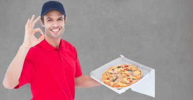 Pizza el hareketi teslim adam portresi Ok işareti gri arka plan karşı dururken