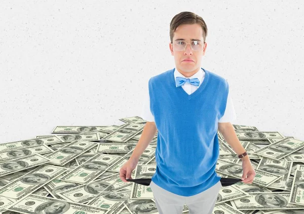 Сумний молодий чоловік з порожньою кишенєю на грошовій підлозі — стокове фото