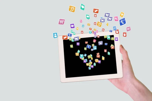 Hand met een tablet met digitale app — Stockfoto