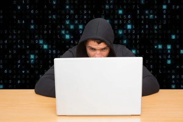 Hacker za svůj počítač — Stock fotografie