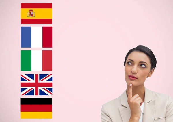 Κύρια γλώσσα σημαίες κοντά νέος επιχειρηματίας. Ροζ φόντο — Φωτογραφία Αρχείου