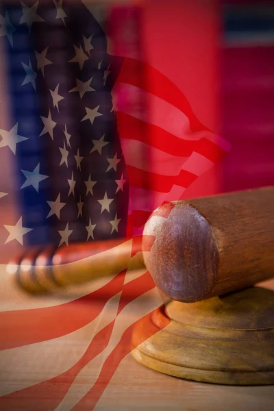 EUA bandeira contra juízes martelo — Fotografia de Stock