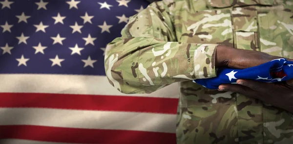 Soldier holding american flag — Stock Photo, Image