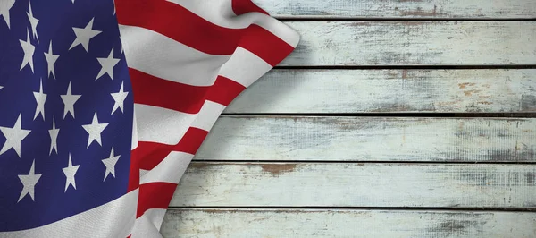 Bandeira dos EUA contra painéis de madeira na fila — Fotografia de Stock