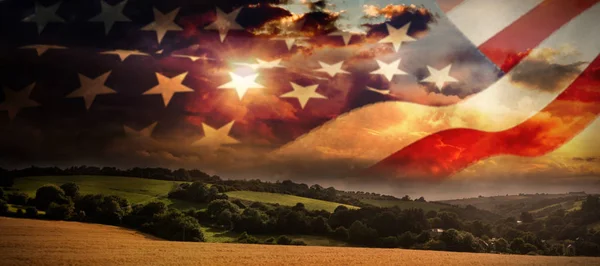 Американський прапор проти країни сцени — стокове фото
