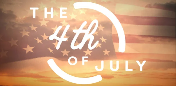 Felice 4 luglio testo contro bandiera americana — Foto Stock