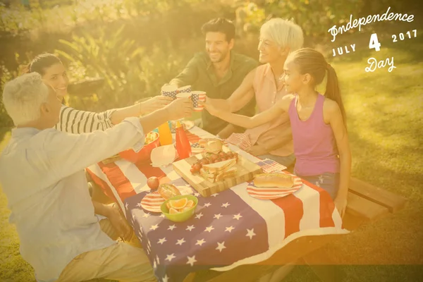 Gelukkige familie picknick — Stockfoto