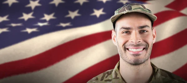 Katona ellen, Amerikai zászló integet — Stock Fotó