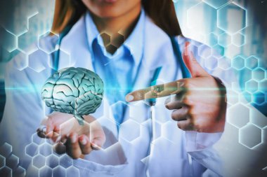 kadın doktor gösteren boş el