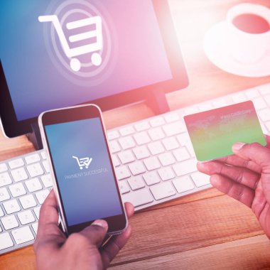 Cep telefonu online alışveriş yaparken işadamı