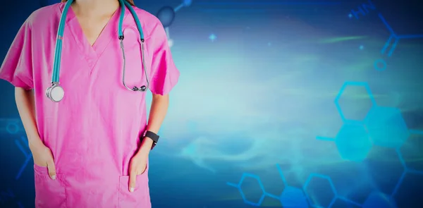 Mitten delen av sjuksköterska med stetoskop — Stockfoto