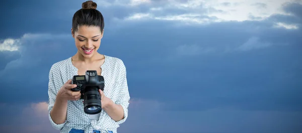 Woman holding digital camera — Stock Photo, Image