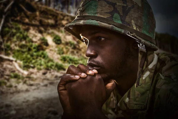 A gondolkodó katona közelről — Stock Fotó