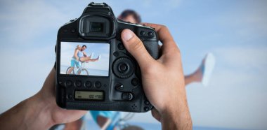 bisiklet üstünde perde fotoğraf makinesi çift ile holding eller