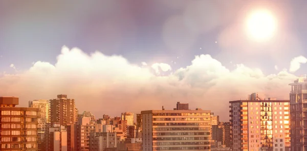 Sol sobre las nubes durante el día soleado — Foto de Stock