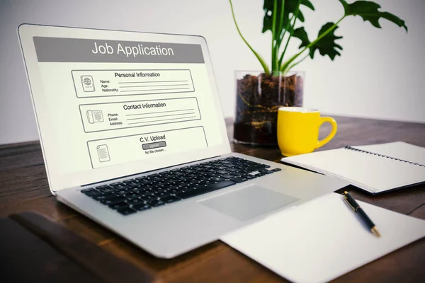 Sollicitatie tegen Bureau met laptop — Stockfoto