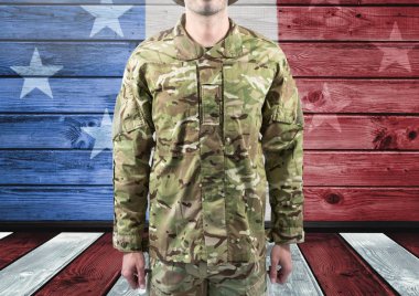 Askeri karşı bayrak ayakta