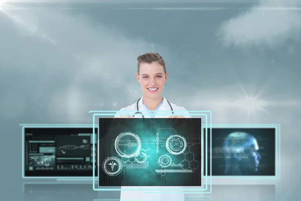 Médico mujer interactuando con interfaces médicas 3d contra el cielo con bengalas y nubes — Foto de Stock
