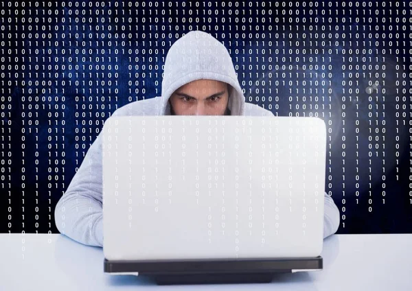 Hacker mit Laptop — Stockfoto