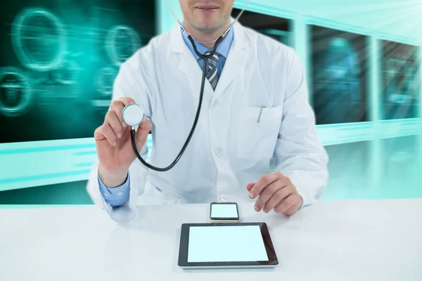 Композитне 3d зображення лікаря, який досліджує стовпчиком — стокове фото
