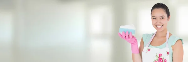 Прибиральник з губкою з яскравим фоном — стокове фото