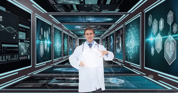 Άντρας γιατρός αλληλεπιδρά με διασυνδέσεις φόντο με ιατρική διεπαφές 3d — Φωτογραφία Αρχείου