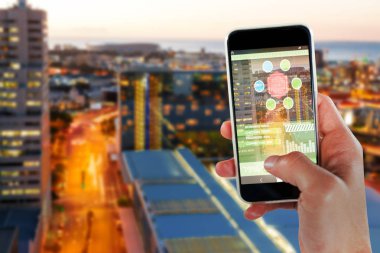 akıllı telefon tutarak el Resim kırpılmış