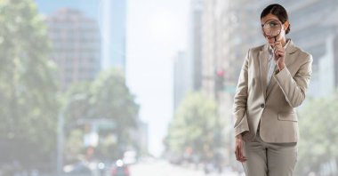 işkadını cityscape telefonda