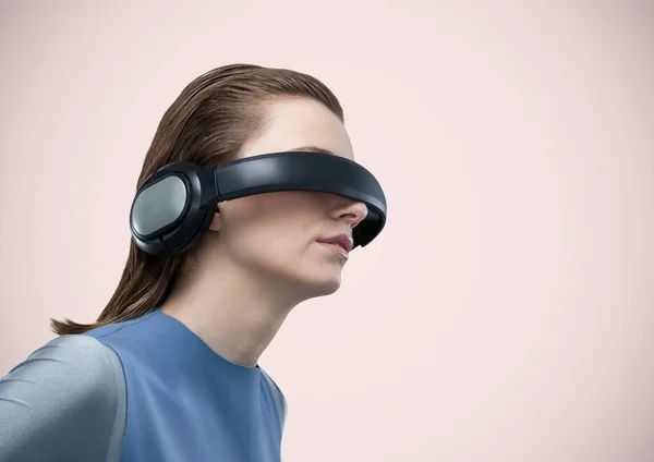Γυναίκα σε ακουστικά εικονικής πραγματικότητας — Φωτογραφία Αρχείου