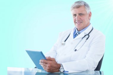 Dijital tablet kullanarak kendine güvenen erkek doktor portresi bileşik 3d görüntü